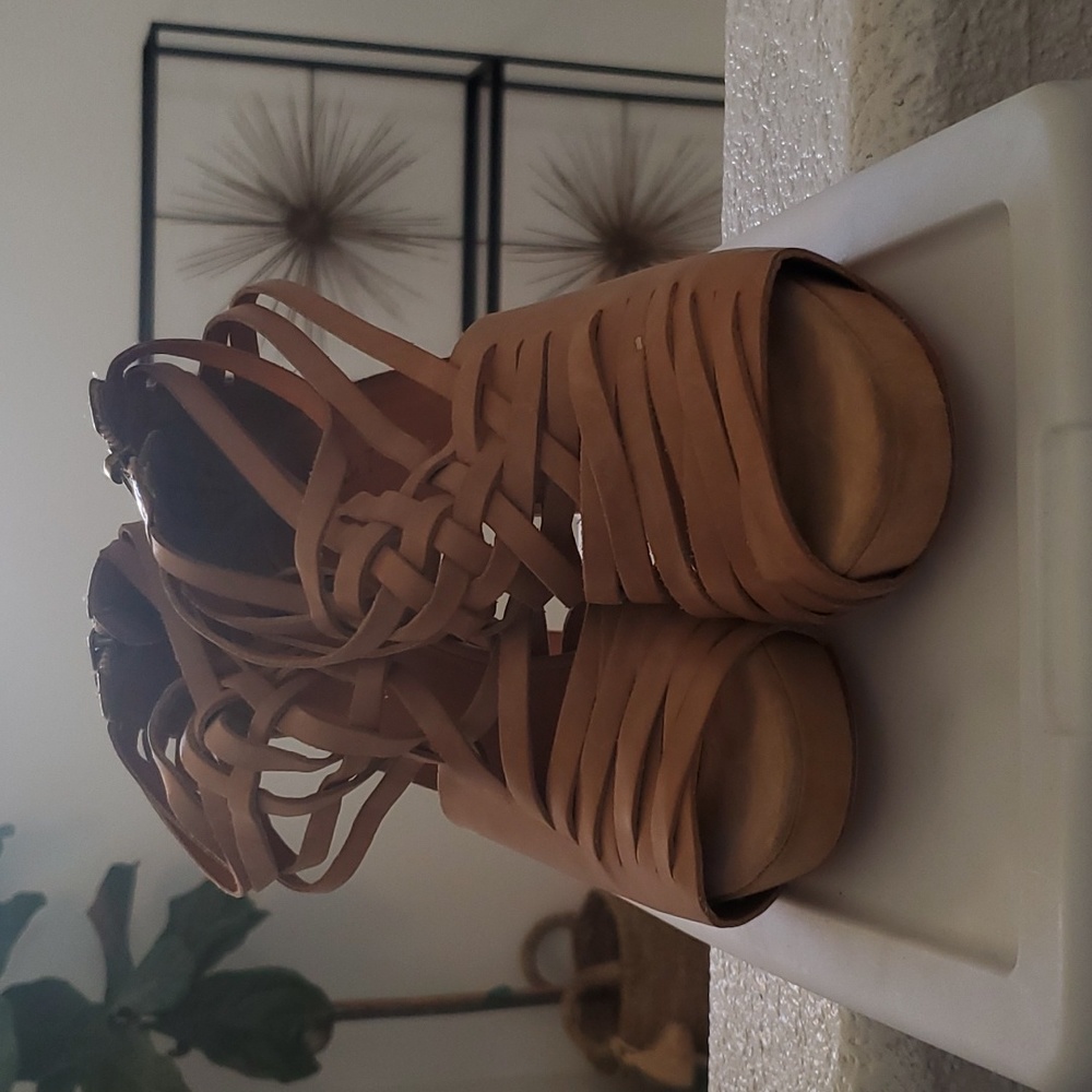 Strappy leather platform sandals